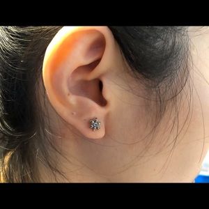 Sliver star with blue crystal earrings